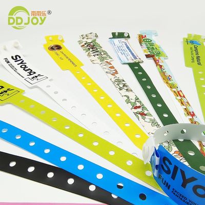 Consigli di identità usa e getta Soluzione in plastica impermeabile e personalizzata per eventi