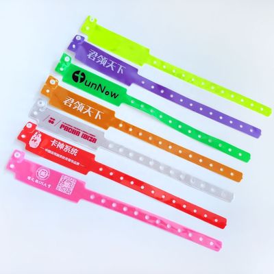 Eventi Feste BANGLES Colore Neon Chiusura personalizzata ID Polsetti in plastica in vinile in forma larga