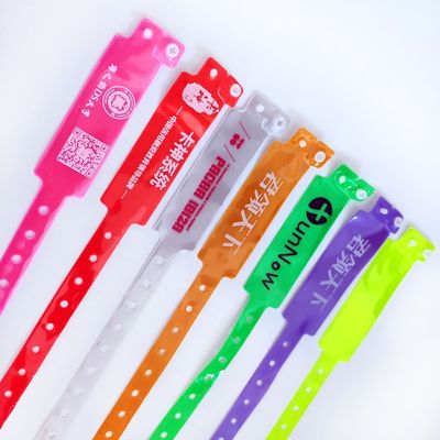 Eventi Feste BANGLES Colore Neon Chiusura personalizzata ID Polsetti in plastica in vinile in forma larga