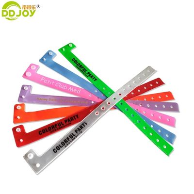 Braccialetto di festa a forma di L a neon verde riflettente con logo personalizzato e PVC riflettente