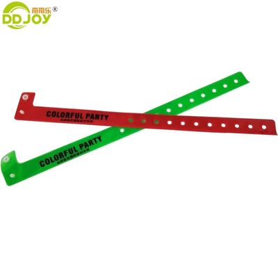 Braccialetto di festa a forma di L a neon verde riflettente con logo personalizzato e PVC riflettente