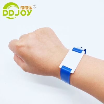 Braccialetti con logo personalizzato a forma di L Materiale in PVC in vinile scritturabile Braccialetto con chip RFID intelligente