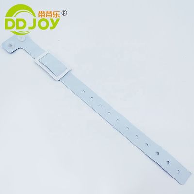 Braccialetti con logo personalizzato a forma di L Materiale in PVC in vinile scritturabile Braccialetto con chip RFID intelligente