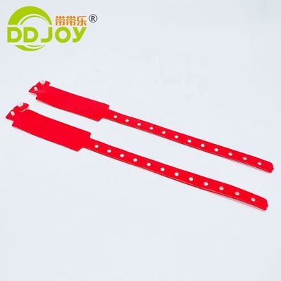 Logo personalizzato Braccialetto di vinile morbido per concerti Personalizzazione in massa Braccialetti o braccialetti Tipo