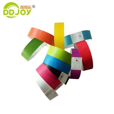 Braccialetto Tyvek impermeabile personalizzato Biglietti per eventi a colori pieni Braccialetti di carta per le vacanze
