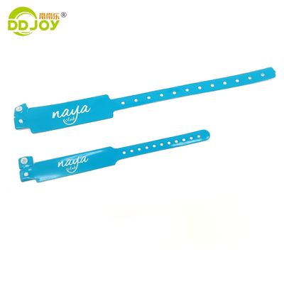 Braccialetti a pulsanti in PVC con identificazione chiara e design personalizzato per hotel