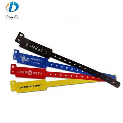Braccialetti di plastica personalizzati per l'ammissione al club VIP