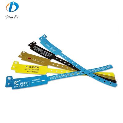 Braccialetti di plastica personalizzati per l'ammissione al club VIP