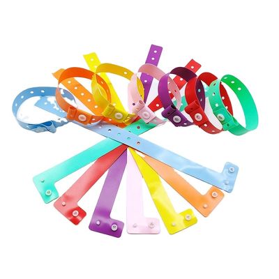 Vendita di plastica morbida in PVC in forma di L. Braccialetto per adulti per eventi Festival Logo personalizzato