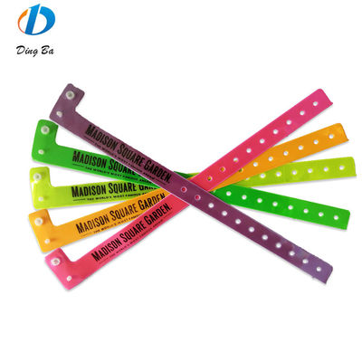 Logo personalizzato Stampato Braccialetto di vinile One Direction Plastico Festival Braccialetto per Parchi