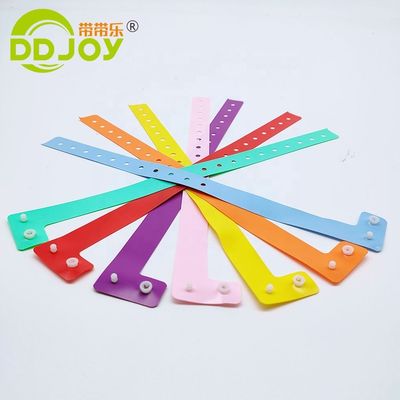 Vendita di plastica morbida in PVC in forma di L. Braccialetto per adulti per eventi Festival Logo personalizzato