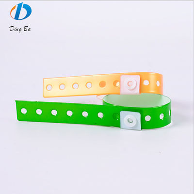Altri braccialetti di accesso in PVC/Vinil plastica regolabili per eventi e feste
