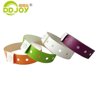 DingBa Custom Plastic Wristband 250*25mm Bracelet a forma larga per gli amanti dei cartoni animati