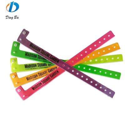 Braccialetti in PVC a forma di L riflettenti per feste