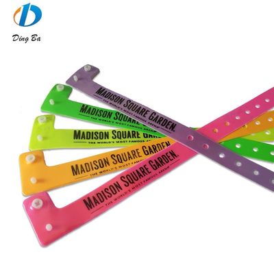Braccialetti in PVC a forma di L riflettenti per feste
