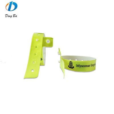 Braccialetti in PVC a forma di L riflettenti per feste