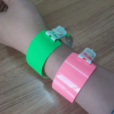 Polsetti in PVC in vinile impermeabili e morbidi e luminosi