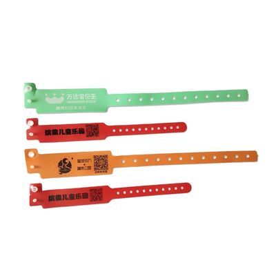 Braccialetto in PVC rosso per bambini Custom Soft Plastic One-Time Band Writable Vinyl Metal Crafts