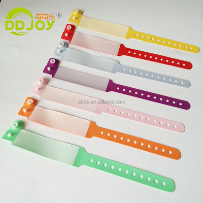 Braccialetto in PVC rosso per bambini Custom Soft Plastic One-Time Band Writable Vinyl Metal Crafts