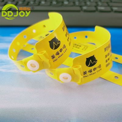 Braccialetto in PVC rosso per bambini Custom Soft Plastic One-Time Band Writable Vinyl Metal Crafts
