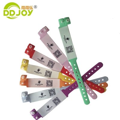 Braccialetto in PVC rosso per bambini Custom Soft Plastic One-Time Band Writable Vinyl Metal Crafts