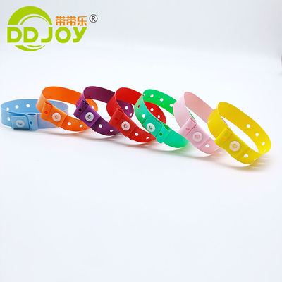 Braccialetto in PVC rosso per bambini Custom Soft Plastic One-Time Band Writable Vinyl Metal Crafts