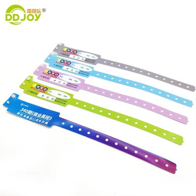 Festa VIP Disegni personalizzati Materiale PVC morbido Colorato Ospite VIP Regolare Braccialetto in vinile