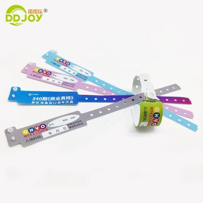 Festa VIP Disegni personalizzati Materiale PVC morbido Colorato Ospite VIP Regolare Braccialetto in vinile