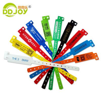 DDJOY One Time Custom PE Plastic Wristbands for Events Logo Dimensione 65*20mm