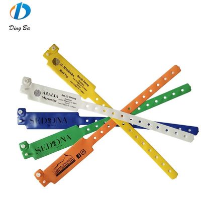 Logo personalizzato Braccialetti in PVC morbido La fascia personalizzata preferita dal bambino Articoli colorati