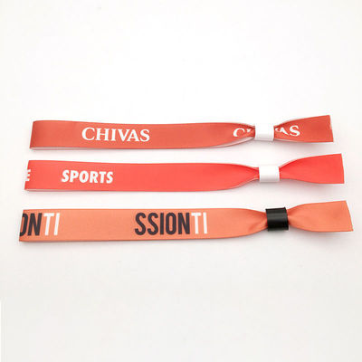 Stampa del logo personalizzato su braccialetti RFID in tessuto satinato per l'accesso alle feste e agli eventi