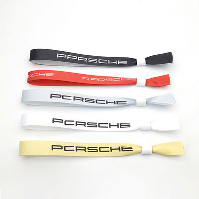 Red RFID Chip Custom Logo Printing Braccialetti in tessuto satinato per festa di festival