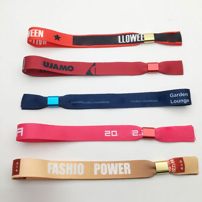 Red RFID Chip Custom Logo Printing Braccialetti in tessuto satinato per festa di festival
