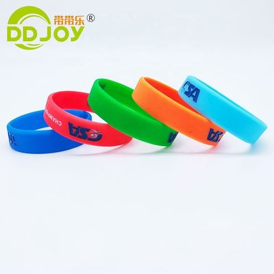 Neon Yellow Custom Logo Glow in Dark Silicone Braccialetto per Scenari Diversi