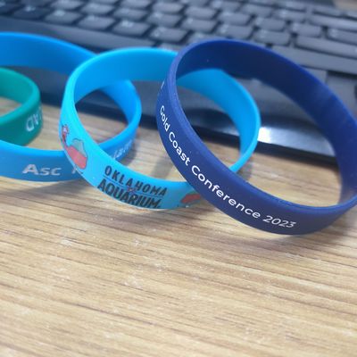 Eventi sportivi Braccialetti in gomma GlOW personalizzati per festival