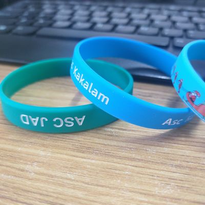 Eventi sportivi Braccialetti in gomma GlOW personalizzati per festival
