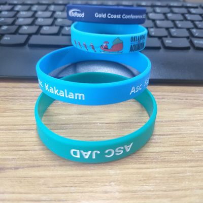 Eventi sportivi Braccialetti in gomma GlOW personalizzati per festival