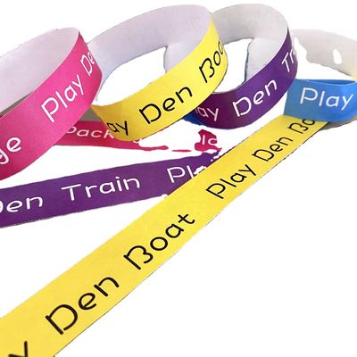Logo personalizzato Braccialetto stampato Carta impermeabile Tyvek Braccialetti Chiusura adesiva resistente
