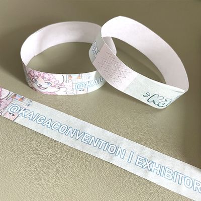 Logo personalizzato Braccialetto stampato Carta impermeabile Tyvek Braccialetti Chiusura adesiva resistente