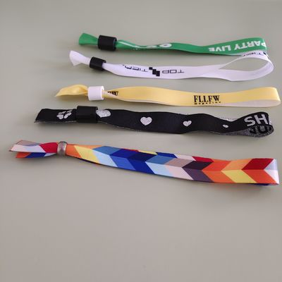 Personalizza il logo Evento Festival Nastro Satin Braccialetto tessuto Stoffa Braccialetto con opere d'arte
