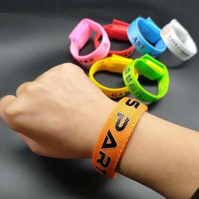 Colore personalizzato Multi Colore Illuminato Led Bracelet Flash Regali con grafica personalizzata