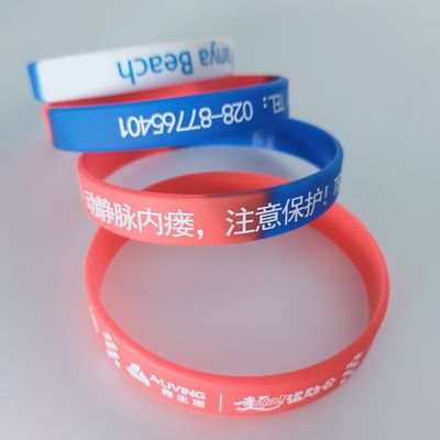Braccialetto in silicone Acque resistenti Arancio brillante in nero Braccialetto personalizzato Regalo
