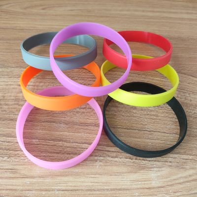 Tecnica in rilievo Braccialetti in gomma di polso in silicone multicolore per lo stile nautico