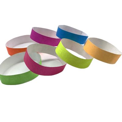 Braccialetto Tyvek stampato su misura per eventi e festival in colori neon vivaci