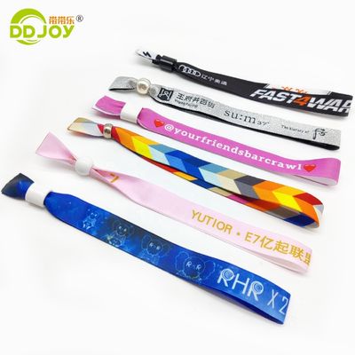 Logo personalizzato Polyester Festival Satin Woven Ribbon Wristband per eventi 350*15mm