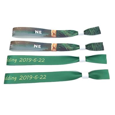 Organizzazione di eventi personalizzati Festa Festa RFID Chip Satin tessuto braccialetti con stampa del logo