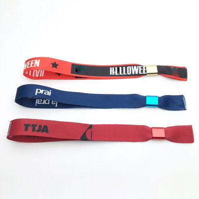 Organizzazione di eventi personalizzati Festa Festa RFID Chip Satin tessuto braccialetti con stampa del logo