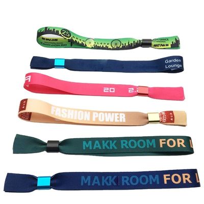 Organizzazione di eventi personalizzati, feste, braccialetti RFID con tessuto satinato e stampa del logo dei marchi