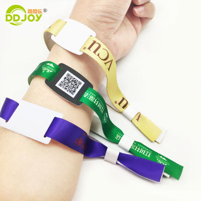 Organizzazione di eventi personalizzati, feste, braccialetti RFID con tessuto satinato e stampa del logo dei marchi