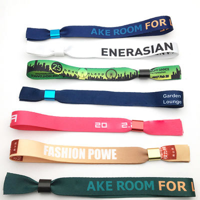 Organizzazione di eventi personalizzati, feste, braccialetti RFID con tessuto satinato e stampa del logo dei marchi